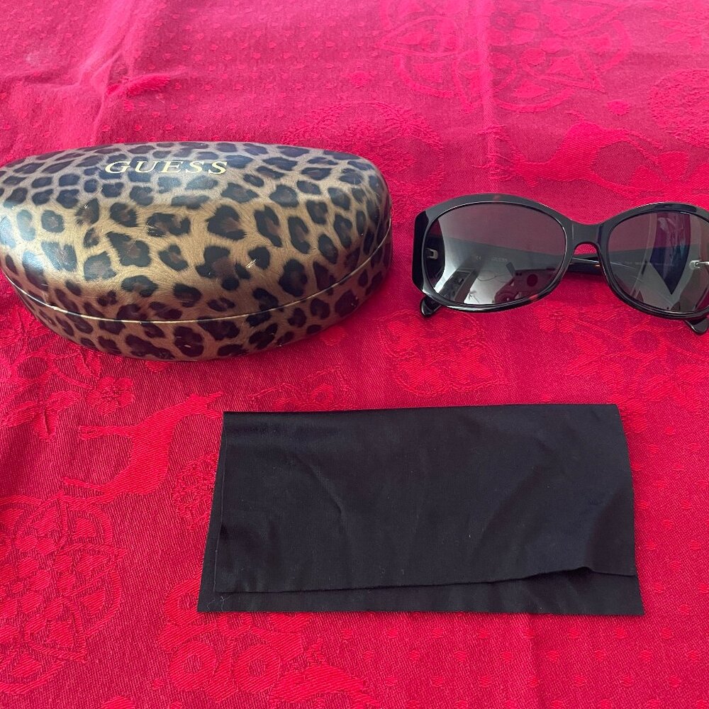 GUESS SUNGLASSES FRAMES AND CASE
